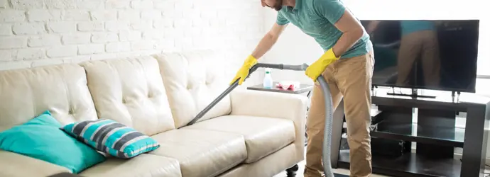 Comment nettoyer un canapé en tissu ?