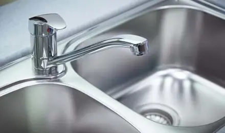 Comment nettoyer un robinet en laiton ? - Blog 123bain.fr