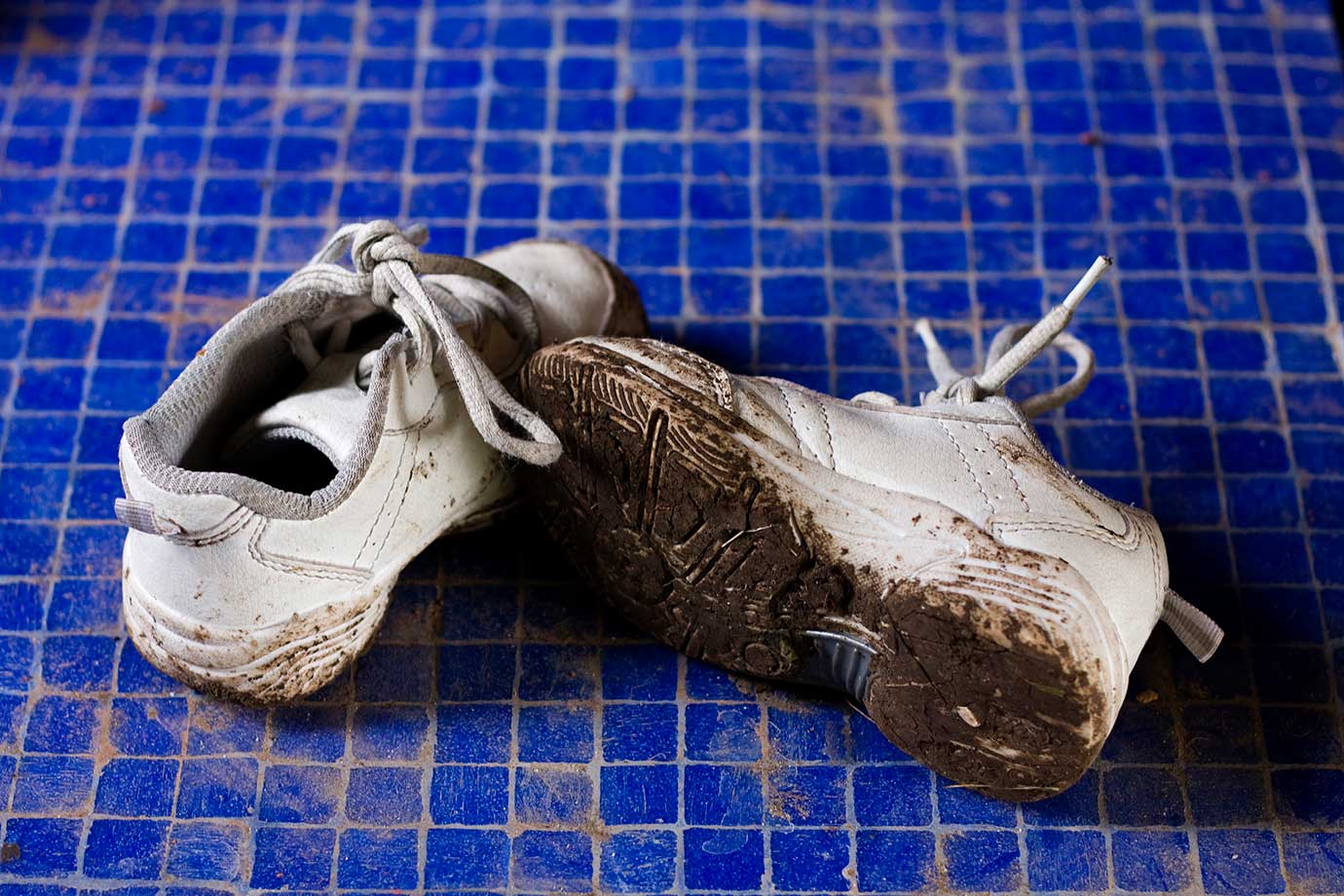 Witte stoffen 2024 sneakers schoonmaken